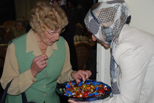 2011-10-12 Yaşlılar evinde Bayram Yemeği
